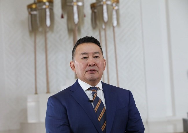 Х.Баттулга “өөртэйгөө барилдаад” давлаа